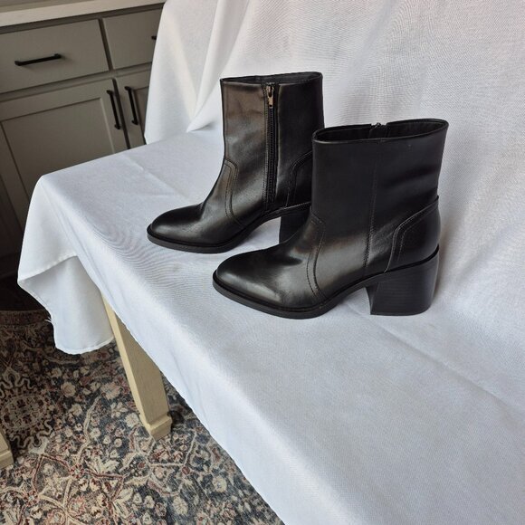 STEVE MADDEN Black LEATHER BOOTS - Picture 1 of 4
